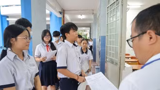 Vì sao TP.HCM chậm công bố điểm chuẩn lớp 10?