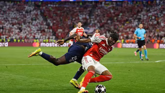 Những tình huống gây tranh cãi trong chiến thắng nghẹt thở của PSG trước Arsenal