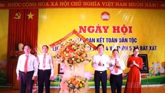 Phó Chủ tịch UBND tỉnh Ngô Hạnh Phúc dự Ngày hội Đại đoàn kết toàn dân tộc tại xã Bát Xát