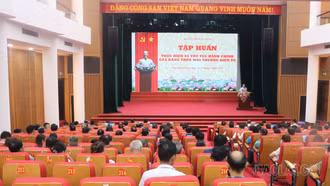 Phường Lào Cai tập huấn thực hiện 4 thủ tục hành chính của Đảng trên môi trường điện tử