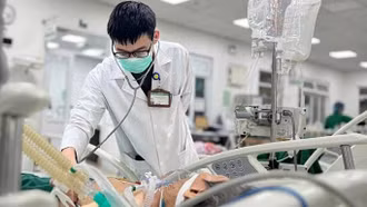 Cúm A vào mùa ở Hà Nội, bác sĩ cảnh báo tình trạng trẻ co giật