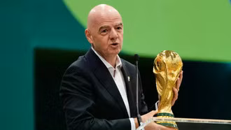 Chủ tịch FIFA Infantino vướng bê bối mới, khả năng không thể tái cử