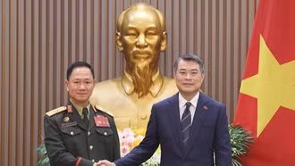 Thủ tướng Lê Minh Hưng tiếp Phó Thủ tướng, Bộ trưởng Bộ Quốc phòng Lào