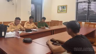 Xử lý tài xế xe tải lắp thêm đèn trái quy định, bấm còi liên tục trên cao tốc Nội Bài - Lào Cai