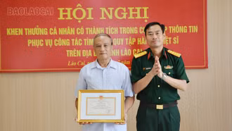 Khen thưởng cá nhân có thành tích trong cung cấp thông tin phục vụ tìm kiếm hài cốt liệt sĩ