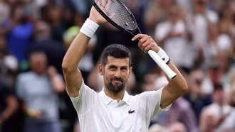 Djokovic hạ đẹp Tsitsipas, lập cột mốc phi thường ở Wimbledon