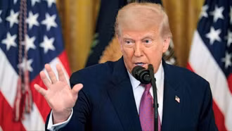 Ông Trump cảnh báo áp thuế 200% với dược phẩm nhập khẩu