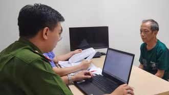 Bắt "thần y rởm" Nguyễn Tiến Nam chữa bệnh bằng nước ion kiềm, lừa đảo 100 tỉ đồng