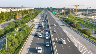 Cục CSGT khẳng định sẽ xử lý nghiêm xe đi "rùa bò", bám làn trái cao tốc