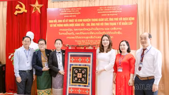Sở Y tế Viêng Chăn và Trung tâm Y tế khu vực Sa Pa chia sẻ kinh nghiệm phòng, chống dịch bệnh