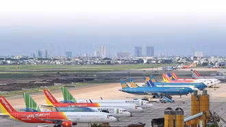 Nhiều chặng bay "cháy vé", giá vé tăng cao dịp lễ 30/4 - 1/5