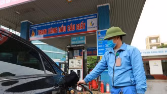 Giá xăng dầu Việt Nam thấp hơn so với các nước lân cận