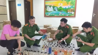 Từ hai cơ sở có dấu hiệu bất thường, triệt phá đường dây nước hoa giả liên tỉnh