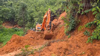 Chung tay thông đường sau lũ
