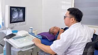 Hơn 100 đảng viên và cán bộ lão thành xã Phúc Lợi được khám sức khỏe miễn phí