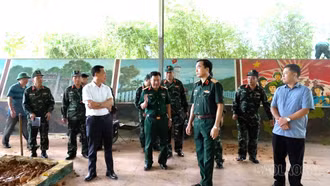 Thiếu tướng Đặng Quốc Đồng kiểm tra công tác chuẩn bị diễn tập tại xã Tằng Loỏng