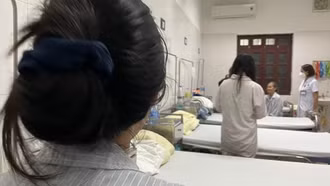 Nhiều người trẻ "sập nguồn" vì thức khuya?