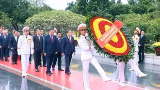 Lãnh đạo Đảng, Nhà nước đặt vòng hoa tại Đài tưởng niệm các Anh hùng liệt sĩ