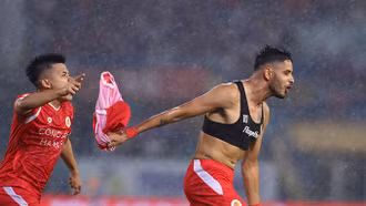 CLB CAHN vô địch V-League, đội bóng nào sẽ trụ hạng?
