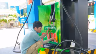 Điều gì xảy ra khi lần đầu tiên đổ xăng E10 cho xe máy?