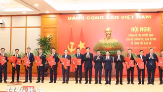 Công bố 12 quyết định của Bộ Chính trị, Ban Bí thư về công tác cán bộ