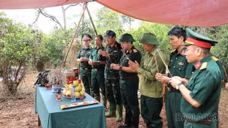 Quân khu 2 kiểm tra công tác tìm kiếm, quy tập hài cốt liệt sĩ tại Cam Đường