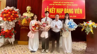 03 học sinh Trường THPT Hồng Quang được kết nạp Đảng