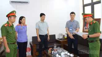 Lào Cai: Khởi tố thêm 02 bị can liên quan vụ lan can đá bờ sông Hồng bị gãy đổ sau bão Yagi