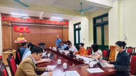 Đoàn kiểm tra, giám sát số 1 làm việc với xã Sín Chéng về công tác giảm nghèo