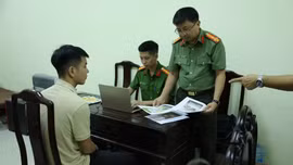 Phát hiện đường dây buôn bán sách giả trước năm học mới