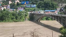 Vì sao hồ nước hình thành ở biên giới Trung Quốc đe dọa gây lũ mới tại Nepal?
