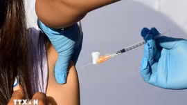 Vaccine mRNA cá thể hóa đầu tiên mở ra bước ngoặt điều trị u hắc tố và ung thư