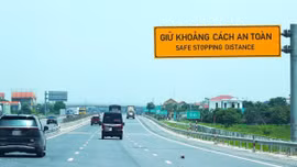 Bộ Xây dựng trả lời về quy định giữ khoảng cách an toàn trên cao tốc