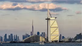 UAE đình chỉ toàn bộ giao dịch thương mại và tài chính với Iran