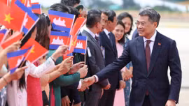 Thủ tướng Lê Minh Hưng tới Phnom Penh, bắt đầu chuyến thăm chính thức Campuchia