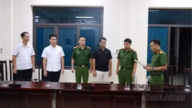 Lào Cai: Khởi tố thêm 1 bị can trong vụ lan can kè sông Hồng gãy đổ