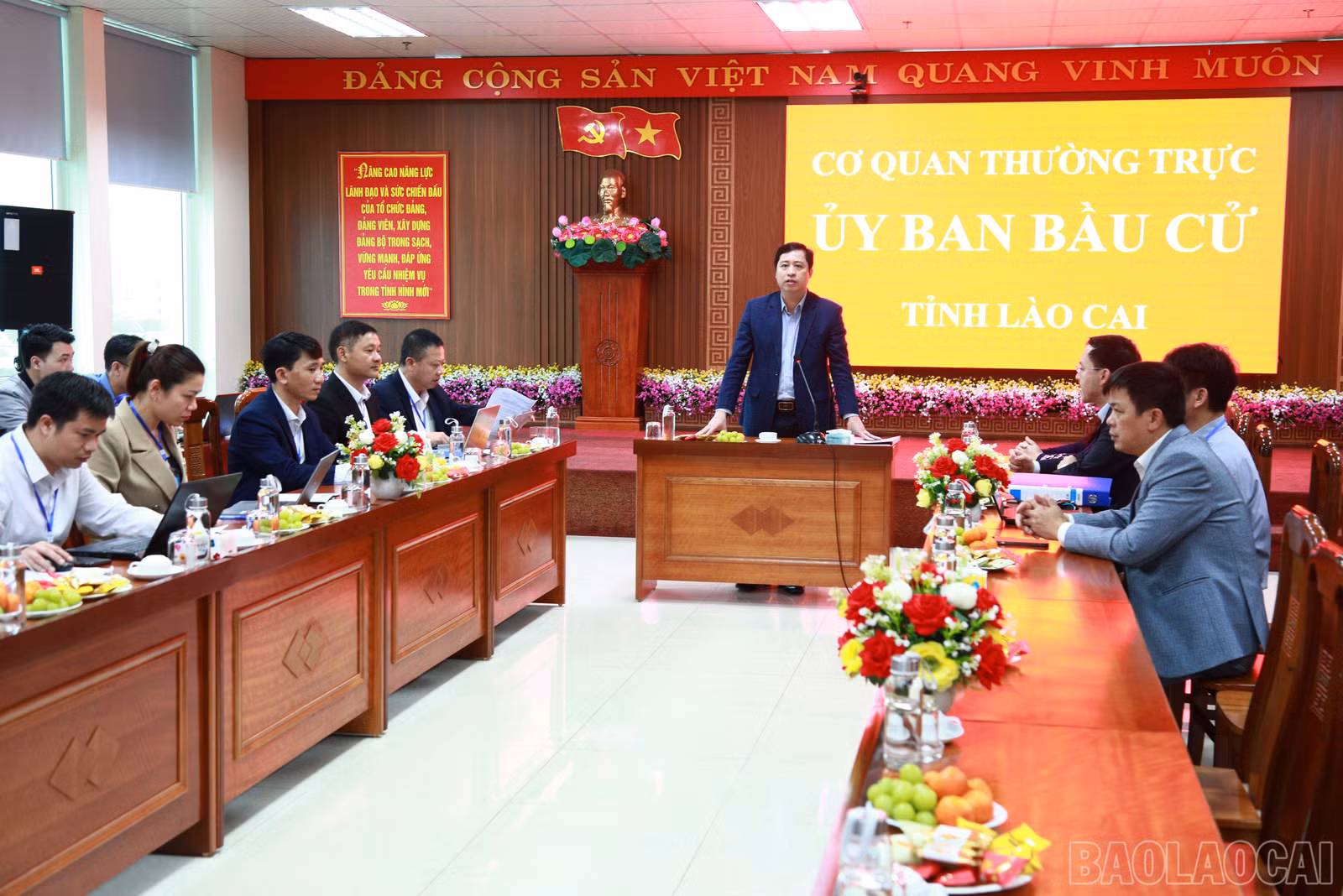 Bí thư Tỉnh ủy Dương Quốc Huy ghi nhận và đánh giá cao tinh thần trách nhiệm của tập thể cán bộ Cơ quan Thường trực Ủy ban bầu cử tỉnh trong thực hiện nhiệm vụ được giao.