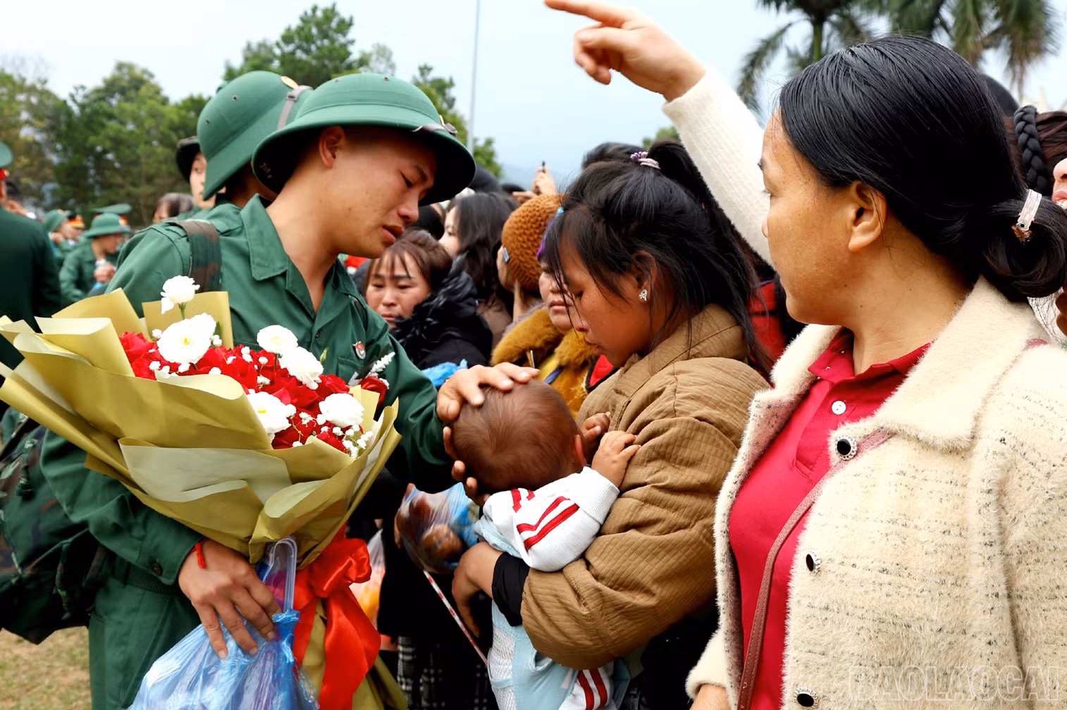 baolaocai-br_bin-rin-phut-chia-tay-2-ban-chi-huy-phong-thu-khu-vuc-1-cam-duong.jpg