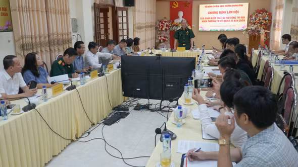 Hội đồng Thi đua - Khen thưởng Trung ương làm việc tại xã Văn Chấn