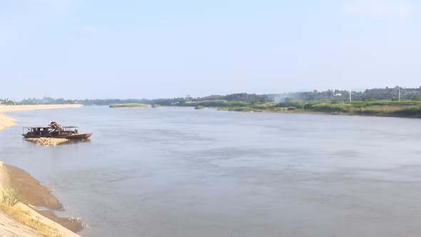 Giữ chặt địa bàn giáp ranh, bảo vệ tài nguyên sông Hồng