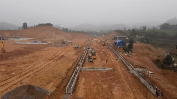 Thiếu nhân lực - "nút thắt" trong giải phóng mặt bằng