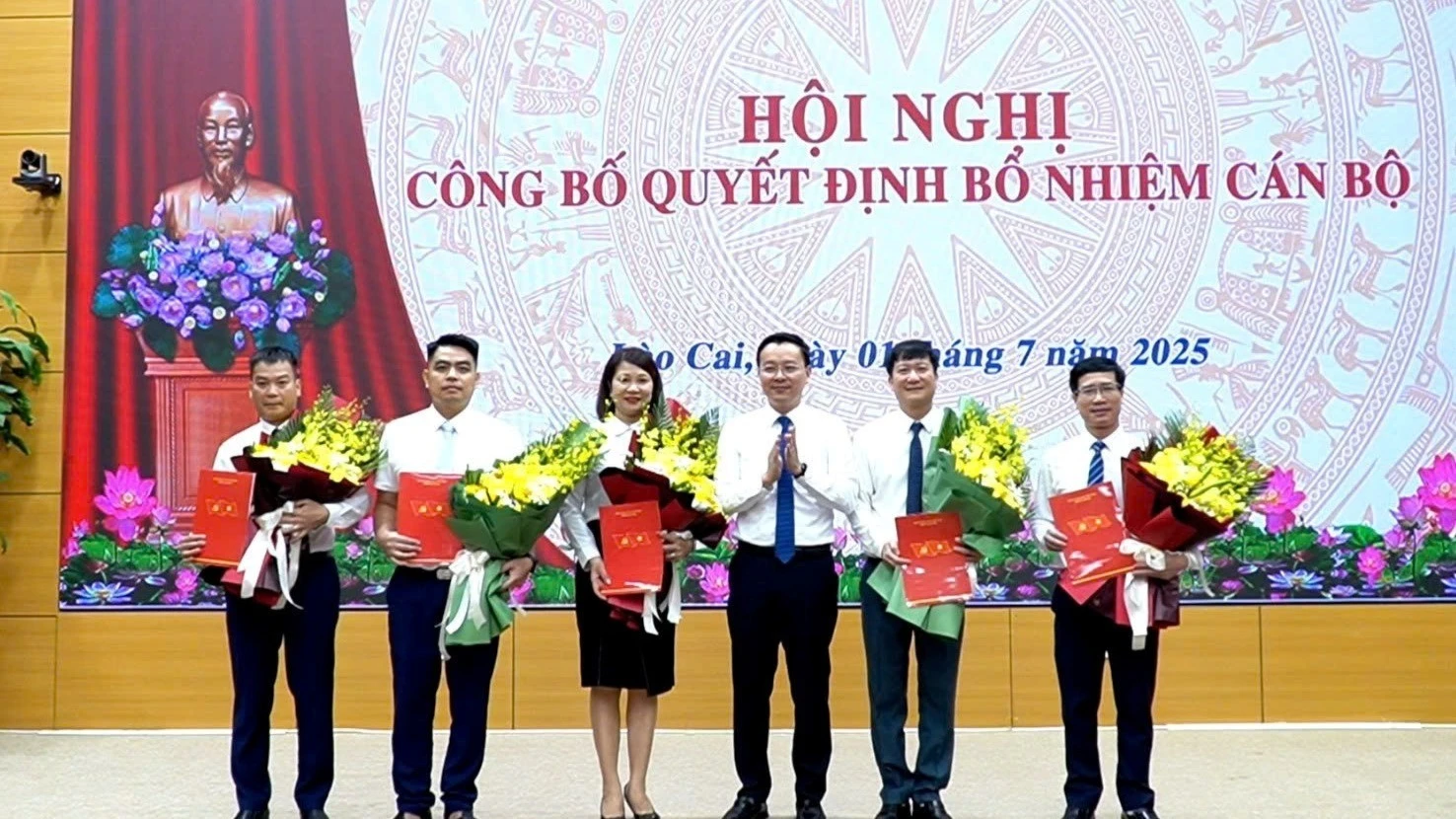 tang-hoa-pho-van-phong-7255.jpg