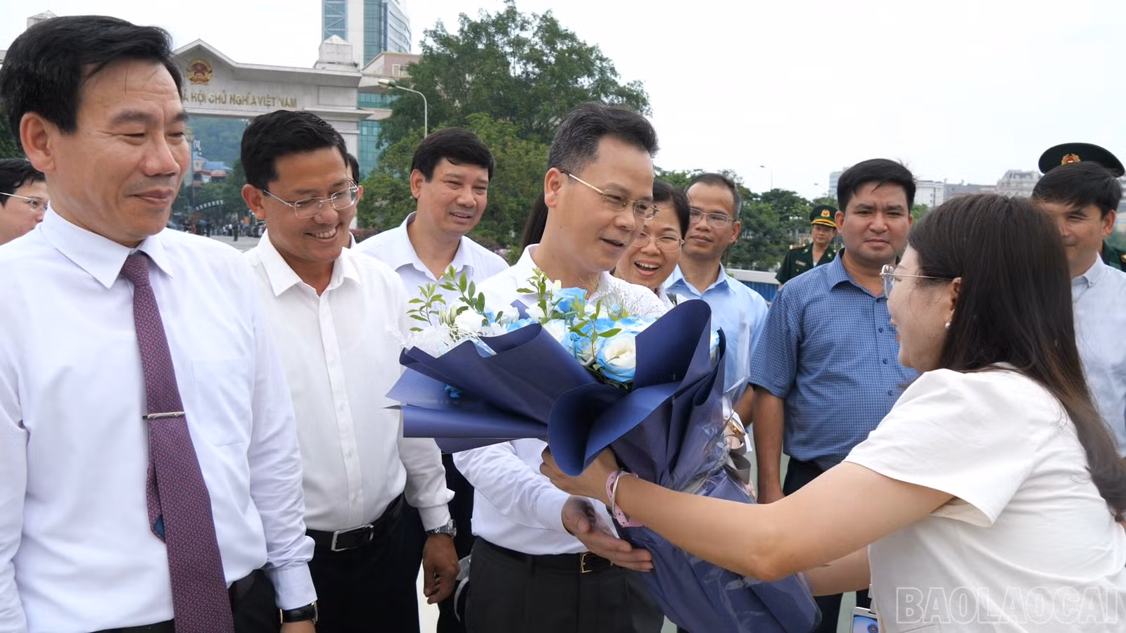 baolaocai-br_xuat-canh1100-03-48-48still003.png