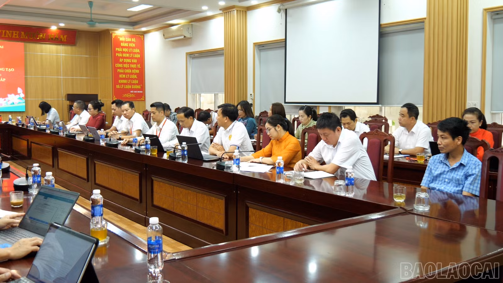 baolaocai-br_hoi-thao00-01-21-21still012.jpg