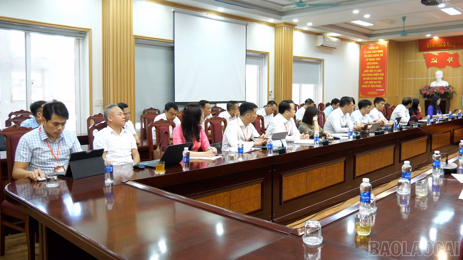 baolaocai-br_hoi-thao00-02-52-40still017.jpg