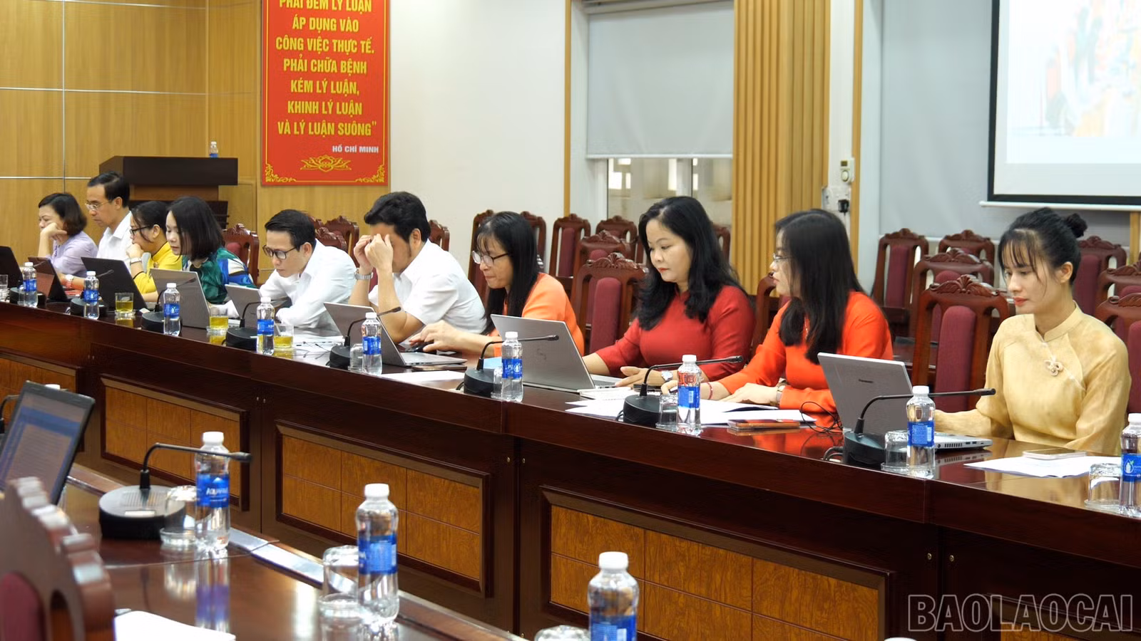 baolaocai-br_hoi-thao100-07-54-58still004.jpg
