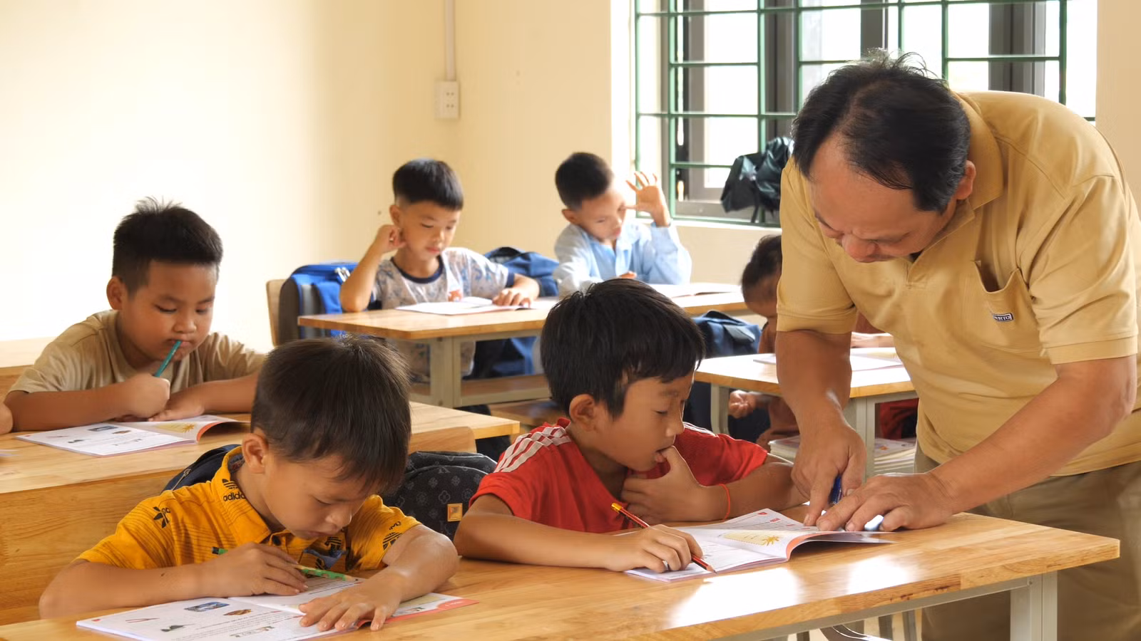Thầy và trò Làng Nủ.