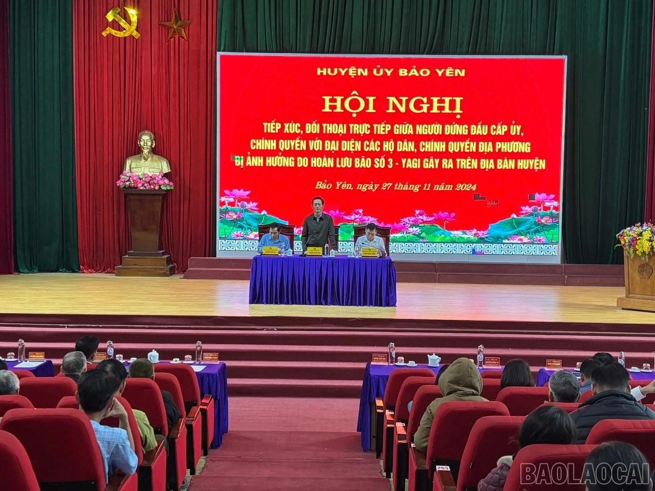 baolaocai-br_cac-dong-chi-trong-thuong-truc-huyen-uy-chu-tri-hoi-nghi.jpg