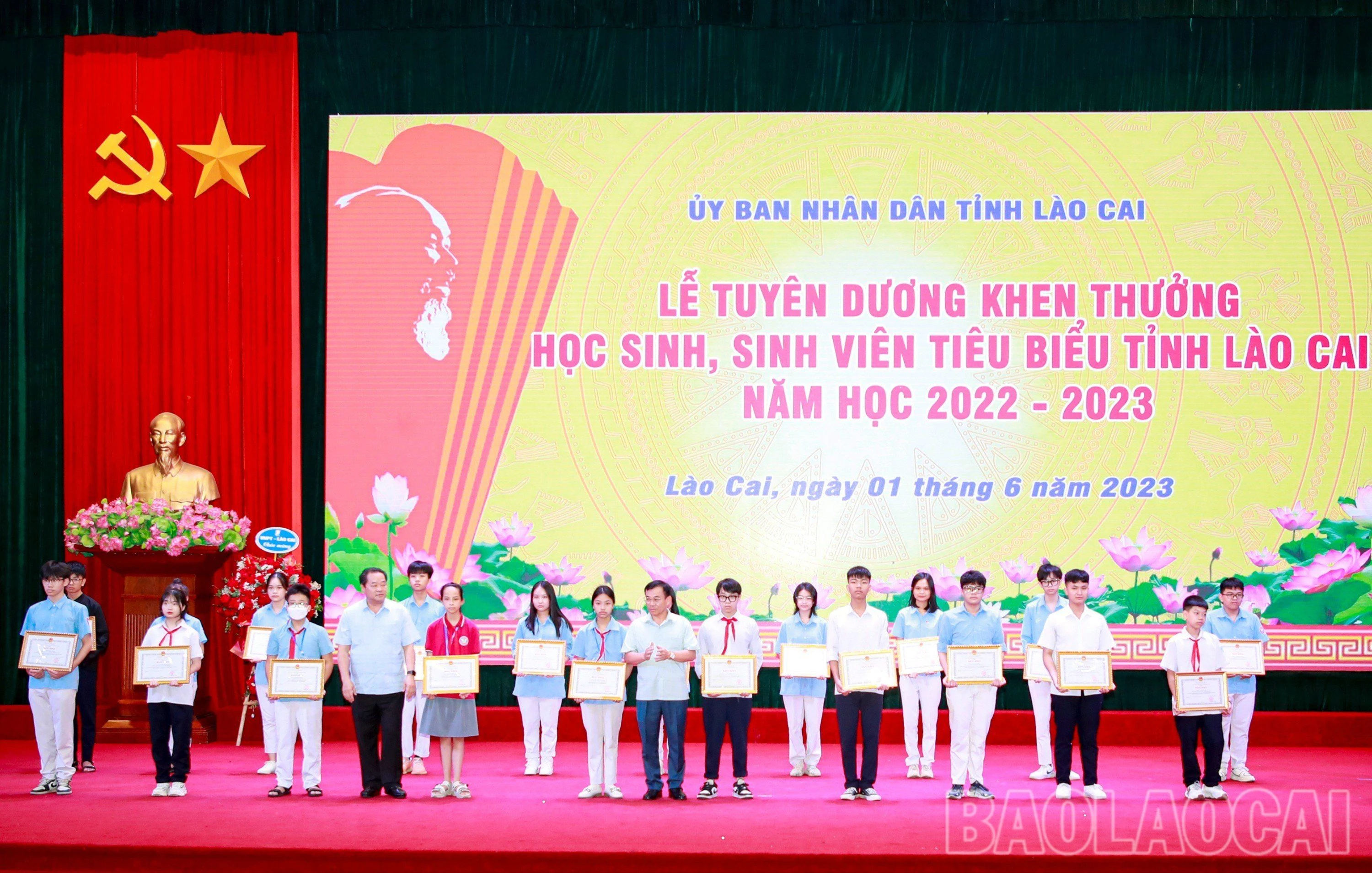 z4395026806125_66f47f6115284c6cdfab96dea1bebea9.jpg