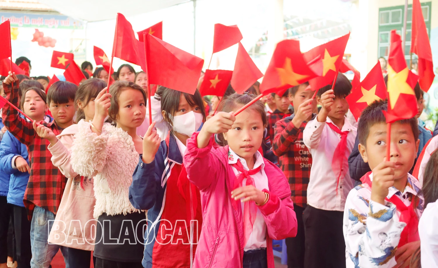 Chào đón học sinh lớp 6 Trường Phổ thông DTBT THCS Tả Giàng Phìn bước vào cấp học mới.
